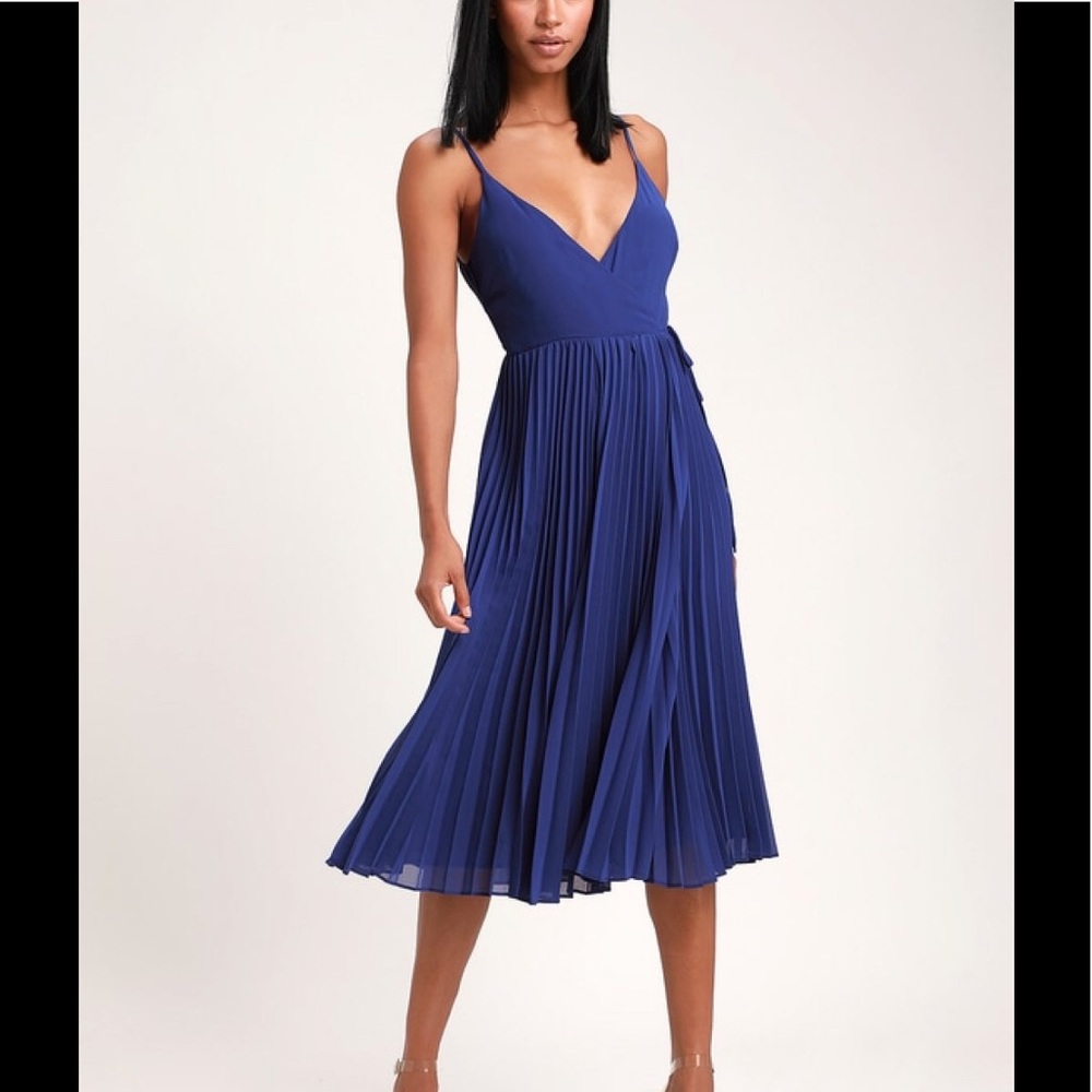 🎉HP🎉 Lulu’s Royal Blue Pleated Wrap Midi Dress
